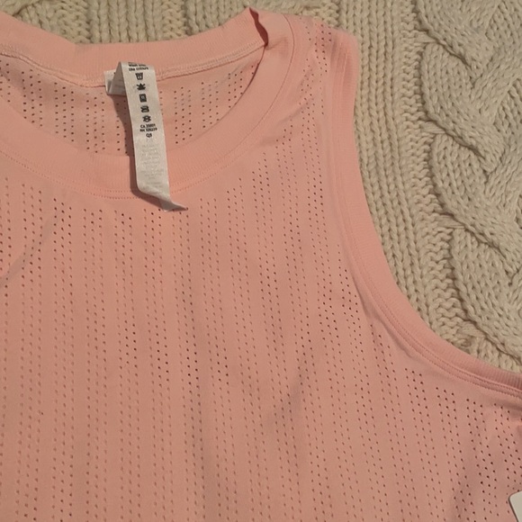 Lululemon Train to be tank - Picture 3 of 6